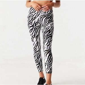 Sommer Ray printed high-Rise front crossover legging size S/P NWOT